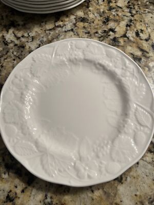 Wedgwood Strawberry & Vine Bread & Butter Plate England FREE SHIP