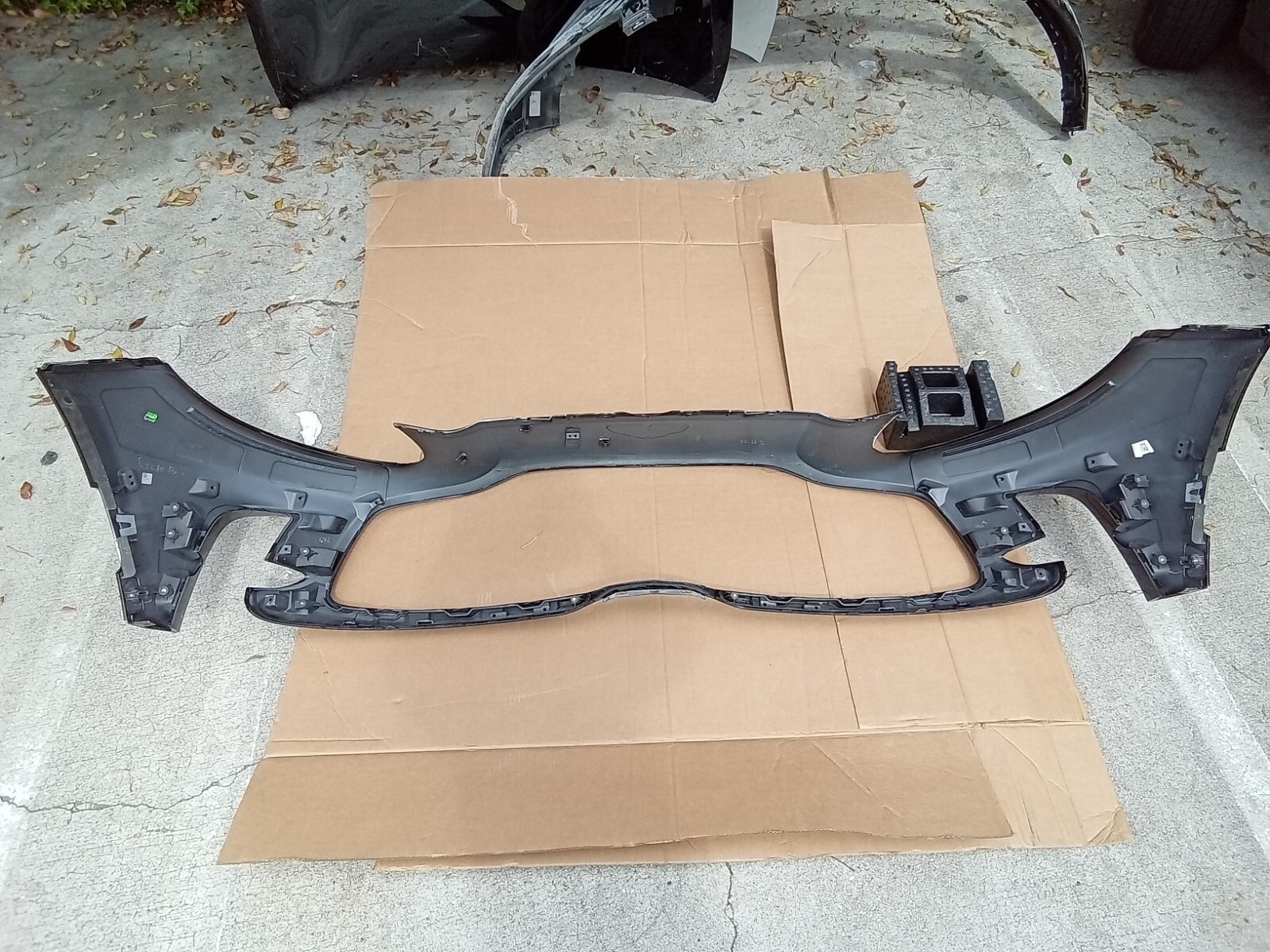 Aston Martin DBX 707 2024 Front Bumper Cover Part# NY83170957A  NON-DAMAGED