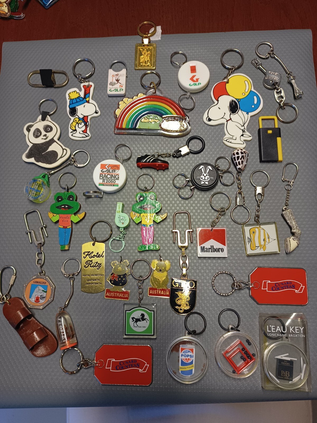 Lote 48 llaveros años 80 Y 90 Distintos paises 3 LEAU KEY Metal Algunos Raros