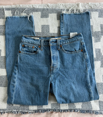 Levi's Women's High Rise Straight Jeans Size 25. Authentic purchased from Levi s