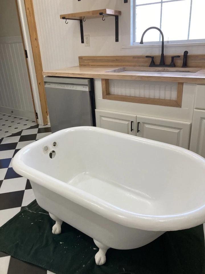 54 Inch Cast Iron Roll Top Tub with Wall Mount Drilling In White - Image 3 of 4