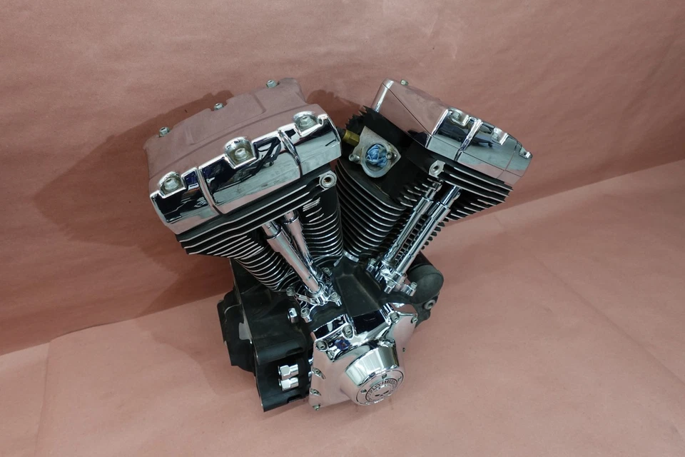 Harley-Davidson Rocker C 2009-2011 FXCWC doble cámara 96 motor completo Foto 4 de 4