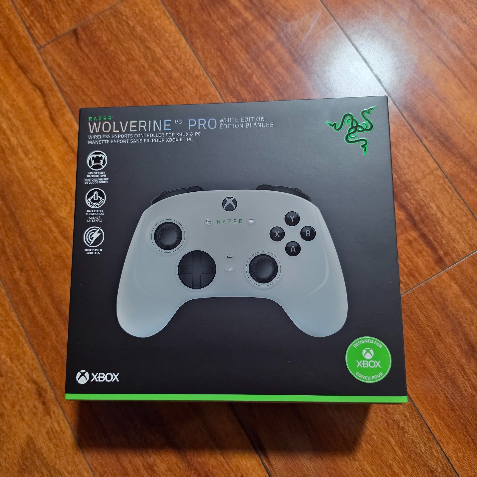 Razer Wolverine V3 Pro Controller di gioco wireless per Xbox Series X|S e PC bianco