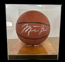 Michael Jordan signed basketball. DirectCOA Holo w/COA. Display. Spalding