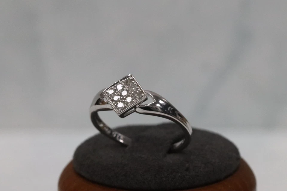 Anillo con racimo de diamantes de oro blanco de 9 quilates - talla N1/2 - sello del Reino Unido Foto 2 de 4