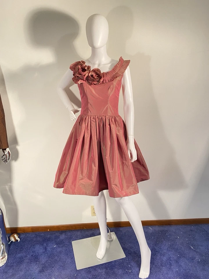 Vestido de fiesta retro estilo años 50 rosa piel de tiburón tafetán de Shantel Regier talla 6 Foto 2 de 4