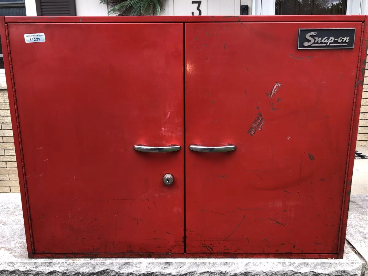 Snap on sale on cabinet