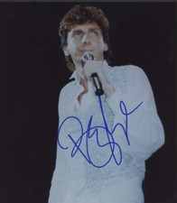 Barry Manilow Signed RP 8X10 In Concert Photo