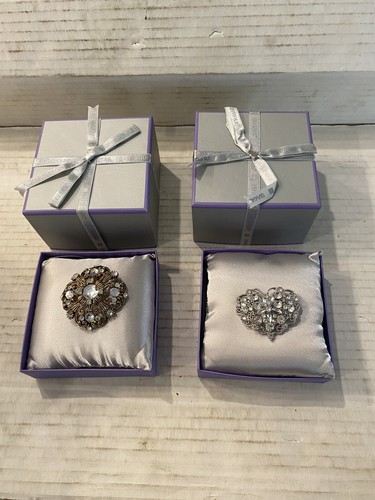 Broach Lot (19) : New : Flowers / Butterflies / Christmas / Dragonfly … More - Picture 11 of 11
