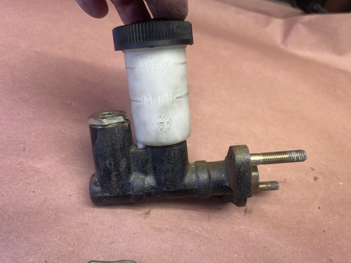 86 Mazda RX7 Clutch Master Cylinder Manual Transmission 5 SPD MT 86-91 - Picture 5 of 7