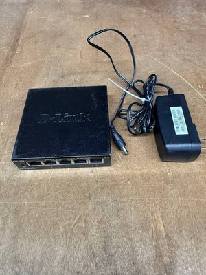 D-Link DES-105 5-Port Fast Ethernet Switch. Fully functional unit in good condi