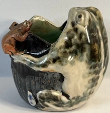 Antique 19th Century Sumida Gawa Toad And Frog Vase Japanese Pottery
