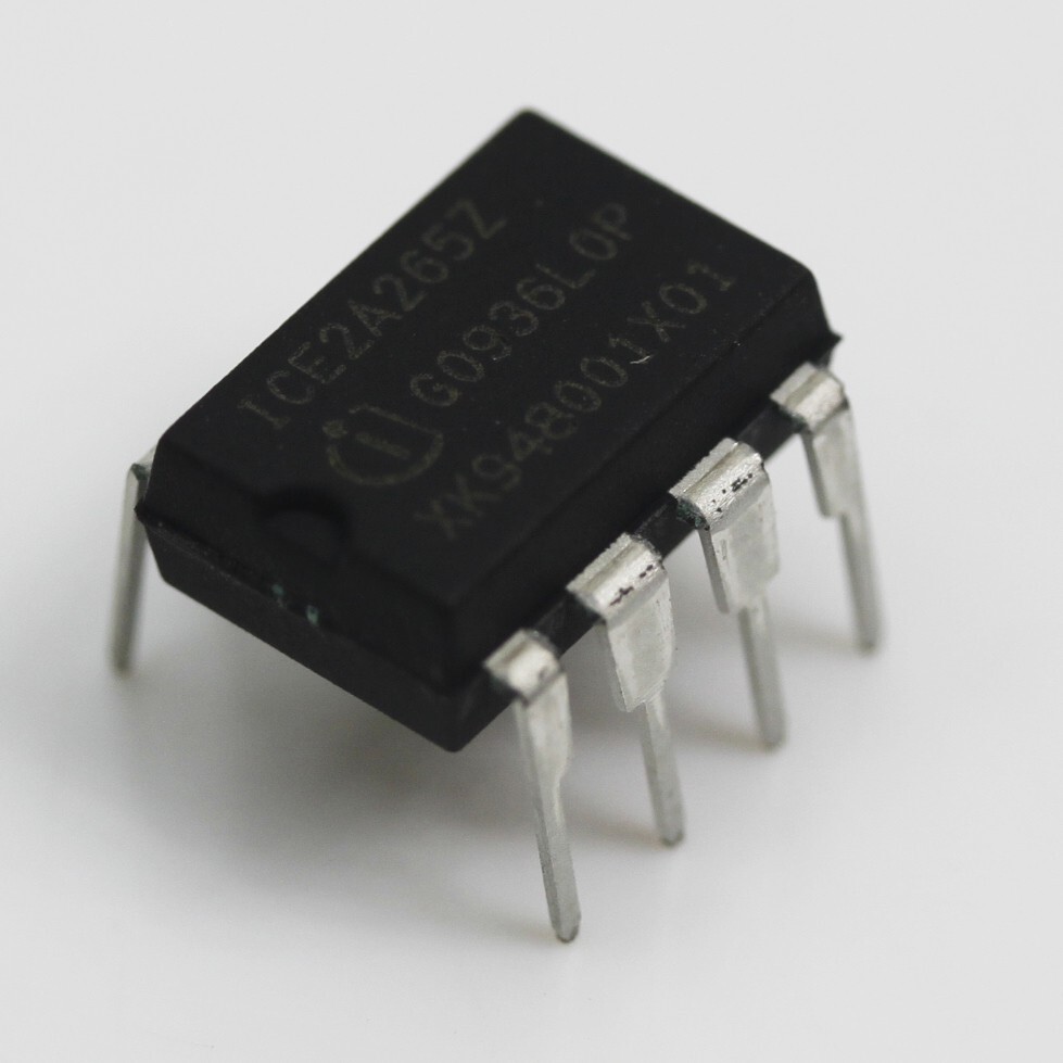 (5個)IC チップ　QL3025-0PF144I QuickLogic。未使用 OEM New PWM Controller Coolset IC Cur-mode Infineon Integrated