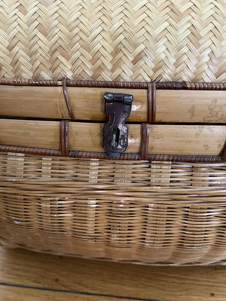 Vintage Asian Oriental Chinoiserie Herringbone Weave Rattan Bamboo Trunk Chest - Image 2 of 4