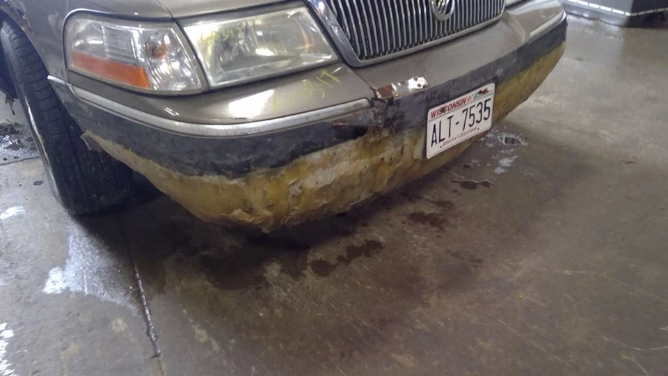 (LOCAL PICKUP ONLY) Hood Fits 98-11 CROWN VICTORIA 4301345 - Image 4 of 4