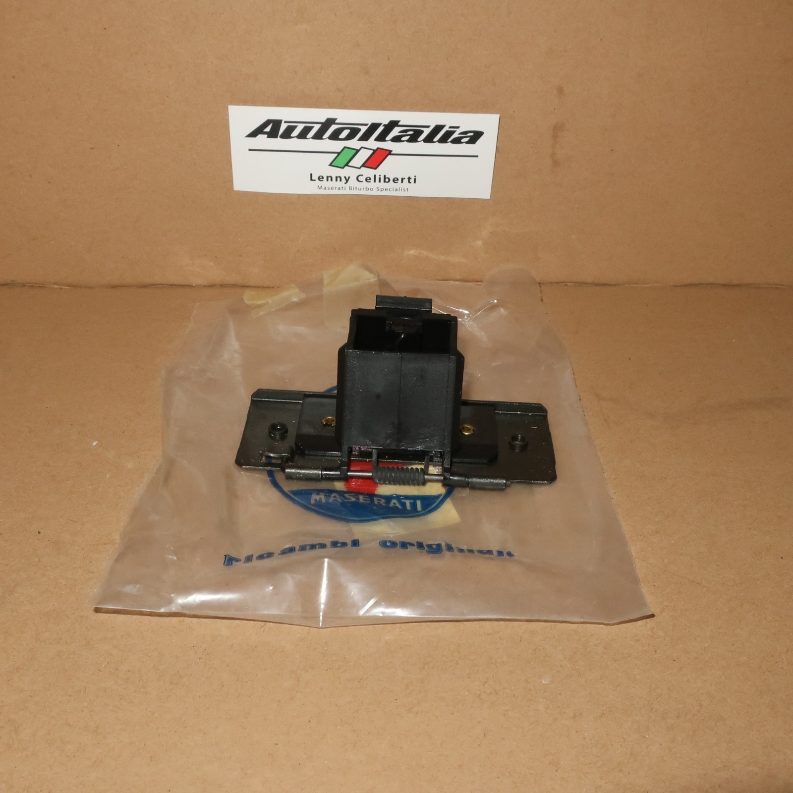 Maserati Biturbo  REAR ASHTRAY MECHANISM  HINGE  318120026