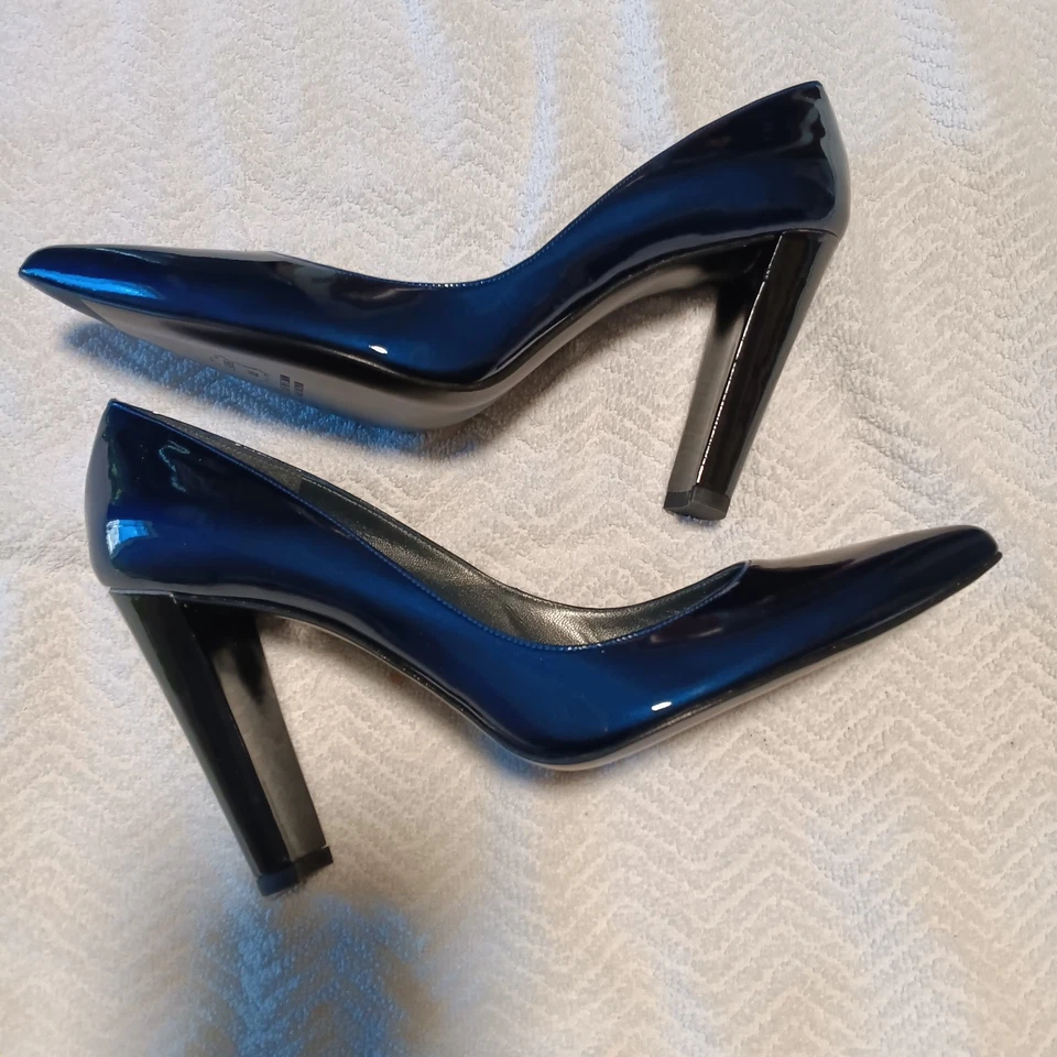 WOW!! STUART WEITZMAN ~ SAPPHIRE BLUE PATENT LEATHER PUMPS!! SIZE 12M - Image 3 of 4