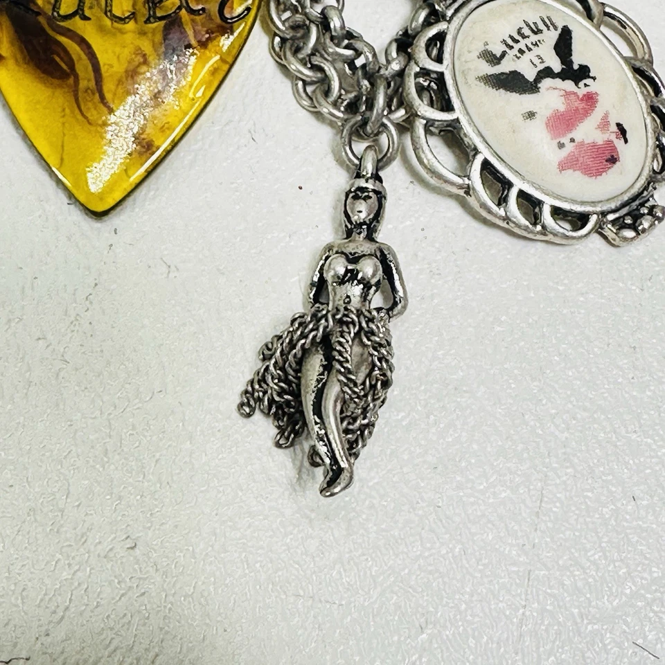 Pulsera Lucky Brand Charm Tono Plata Grueso Guitarra Hawaiana Flor De Lis Hula Foto 4 de 4