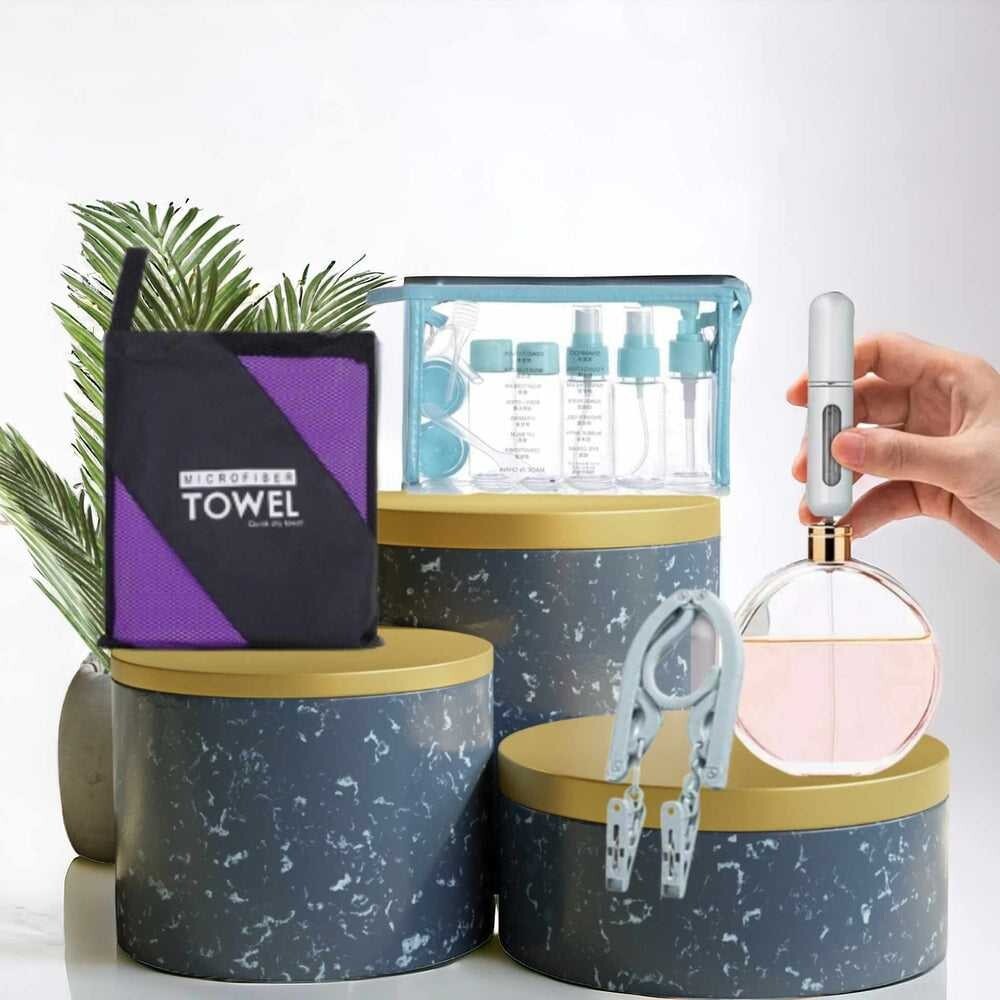 Serviette microfibre ultra compacte et son pack accessoire voyage essentiel
