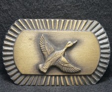 XB05173 VINTAGE 1970s DUCK FLYING BIRD ANIMAL ARTWORK MENS BRASS BELT BUCKLE