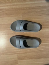OOFOS OOMega OOAHH  Recovery Slides W 10 /EU 41 (fits like W9-9.5) Light Gray