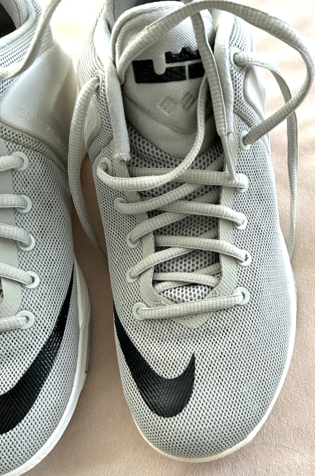 Nike Womens Gray Zoom Witness Sneaker Size 7 - Image 2 of 4