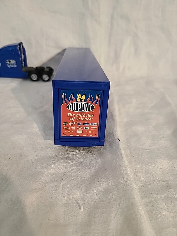 #24 Jeff Gordon Kenworth Dupont 半拖拉机拖车 — 第 4/4 张图片