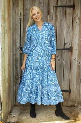 Sybil Stufen Maxikleid