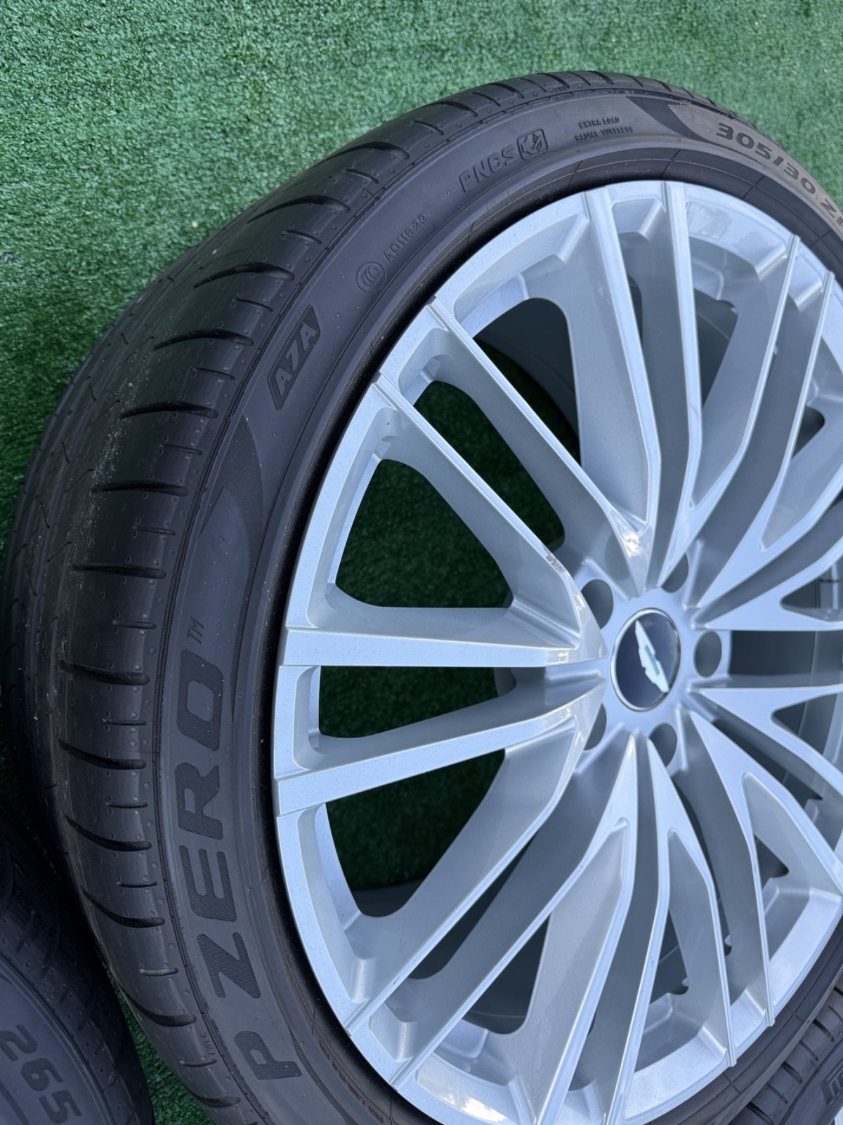 Set Aston Martin DBS Wheels Forged 21 inch OEM MINT