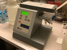 Molecular Devices Microplate Washer Skan Washer 400 and bottles