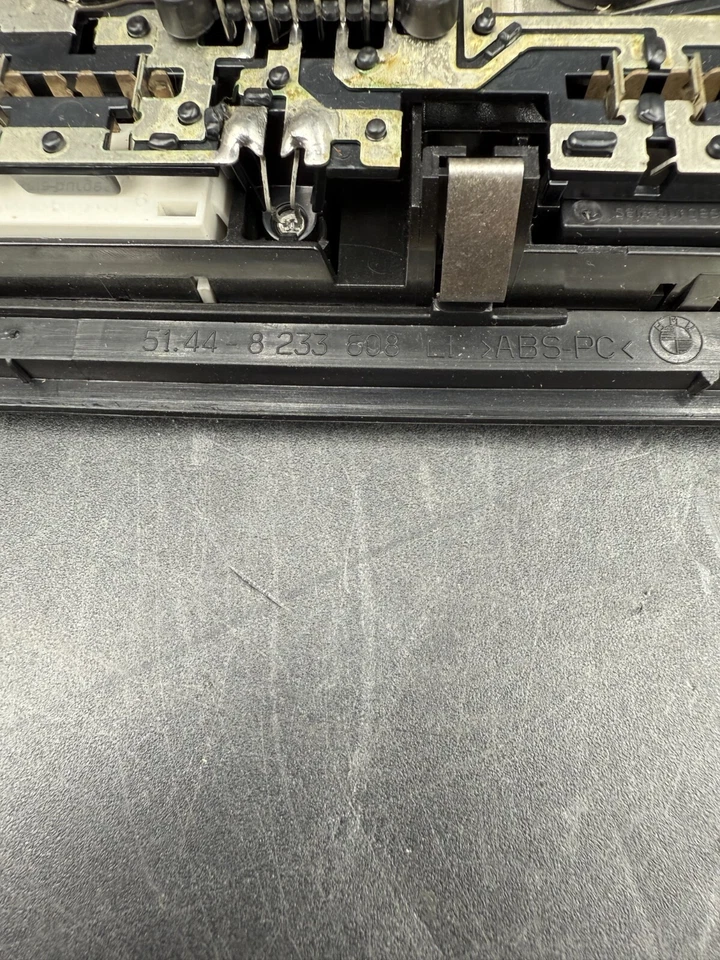 Luz domo convertible 51.44 8 233 608. Se adapta a: BMW 330Ci 325ci Foto 4 de 4