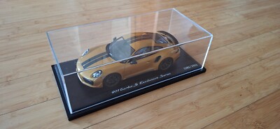 Porsche 911 Turbo S Exclusive Series Gold Modell 1:18 Nr. 1585/1911