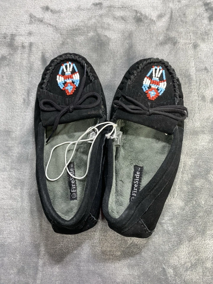 Fireside Dearfoams Zapatos Mujer 7 Barco Mocasín Zapatillas Negro Cuentas Gamuza NUEVO Foto 3 de 4