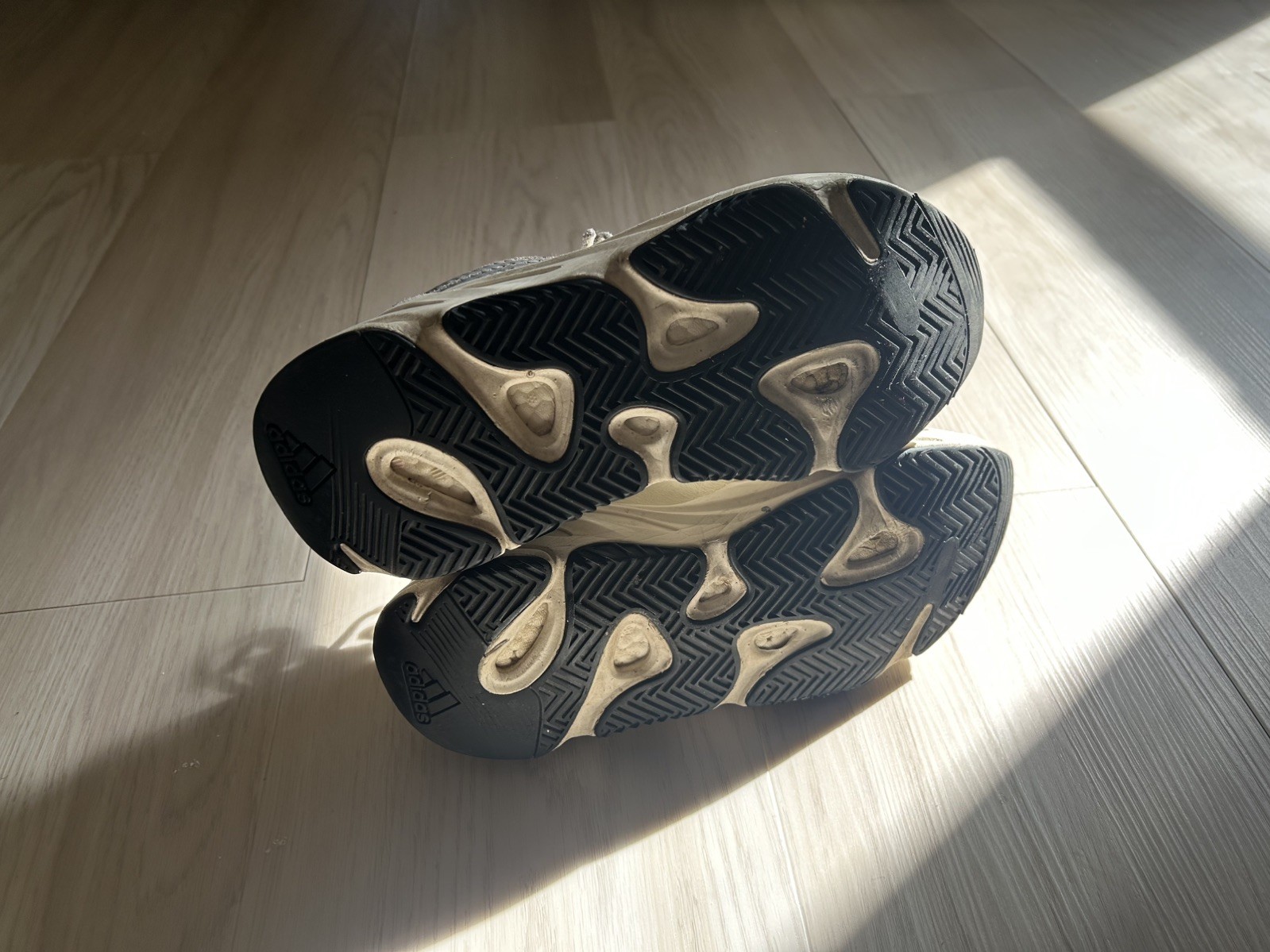 adidas Yeezy Boost 700 V2 Static thumbnail 4