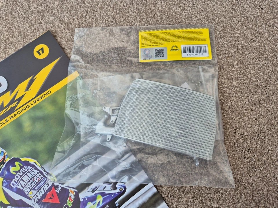 1/4 DEAGOSTINI BUILD THE YAMAHA YZR-M1 VALENTINO ROSSI BIKE PART ISSUE #17 - Image 3 of 3