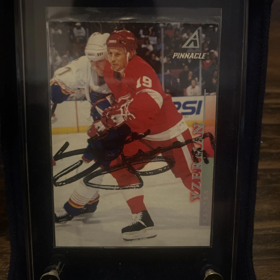 1997-98 Pinnacle - Steve Yzerman #71 Autograph - Image 2 of 4