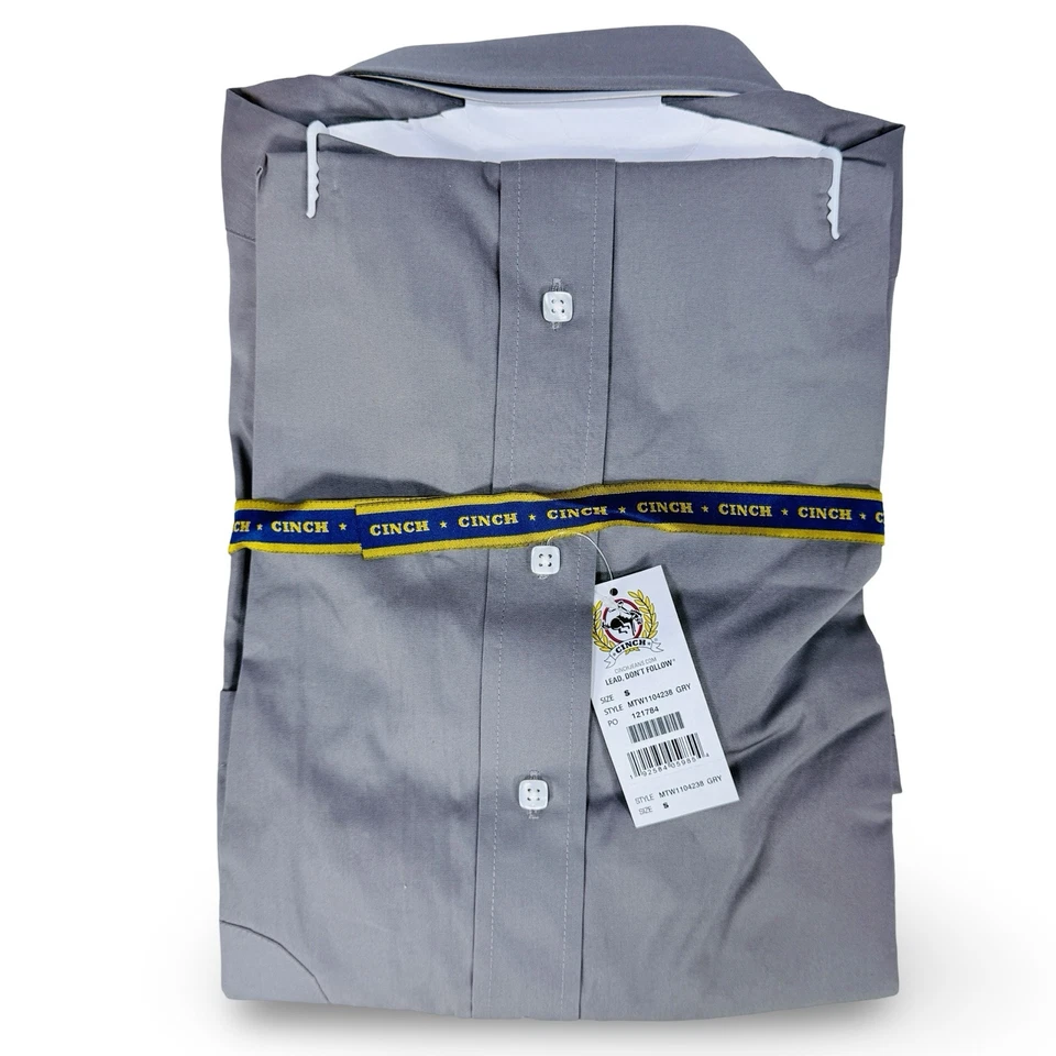 Camisa lisa Cinch para hombre calce clásico manga larga con botones bolsillo abierto pequeña gris Foto 2 de 2