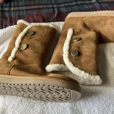 Koolaburra By UGG Kinslei Tall Chestnut Boots Suede Sheepskin Womens Size 9