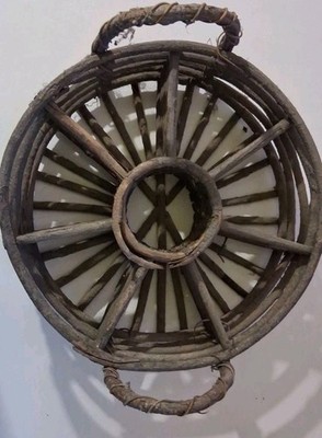 Vintage Grapevine 6 Section Basket  13 Inches Wide