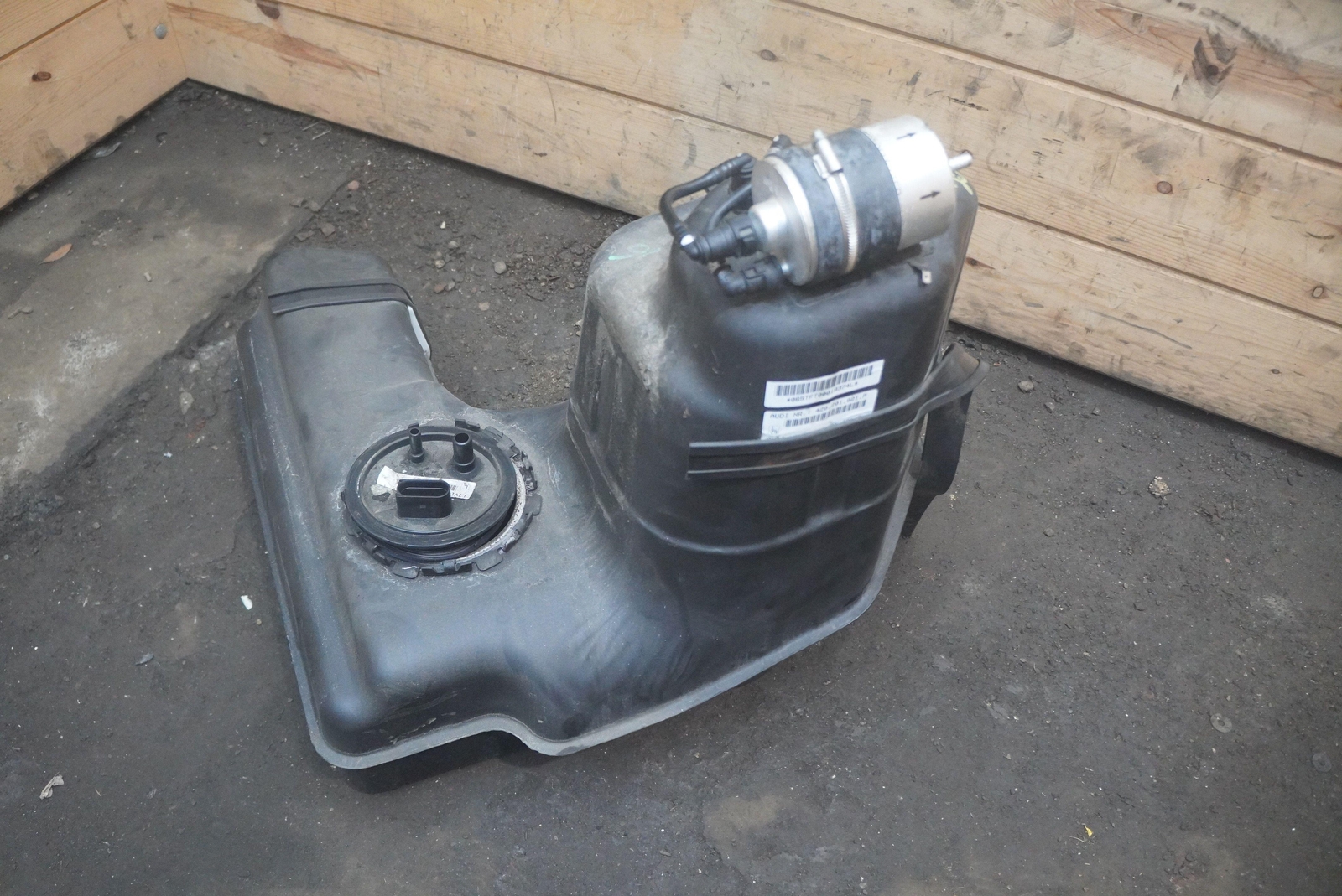 Left Gas Fuel Tank Coupe 420201021P OEM Audi R8 2010-15