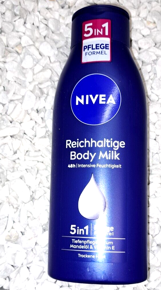 NIVEA Pflegende Körpercreme (3 X 500 Ml) – Für Sehr Trockene Haut, Mit Mandelöl & Vitamin E, 48h Feuchtigkeit