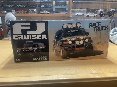 1/18 AUTOart 2006 TOYOTA FJ CRUSER PS2 LIMITED EDITION DIECAST TOY