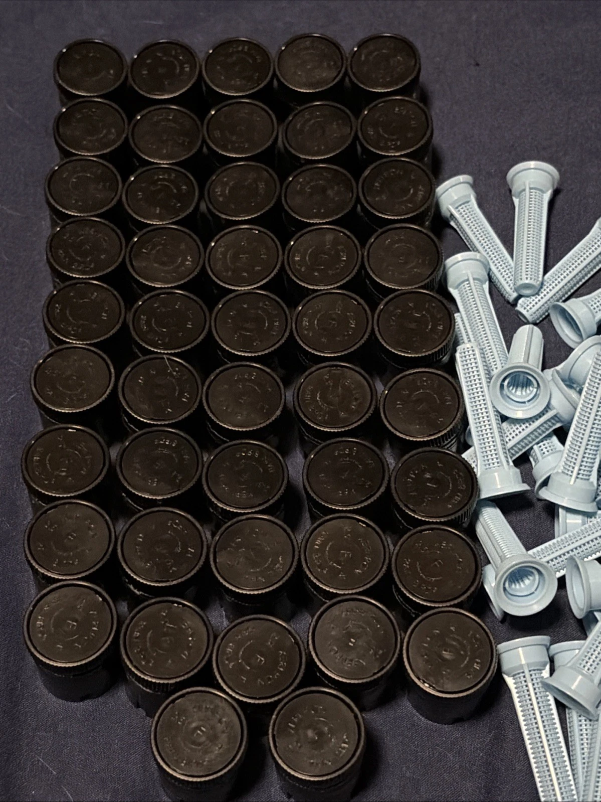 Lot Of 47 Rain Bird XERI-PCN 2.5 F Drip Irrigation Emitters Full Circle
