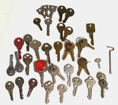 VINTAGE LOT of 39 KEYS, OLD/SHOP-MASTER/ILCO/TROJAN/WRIGHT/KWIKSET-SEE LISTING++