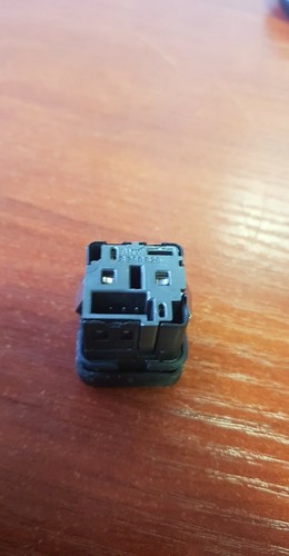 BMW ZENTRALVERRIEGELUNGSSCHALTER 8360828