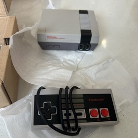 Nintendo Entertainment System NES Classic Mini - boxed with inserts 