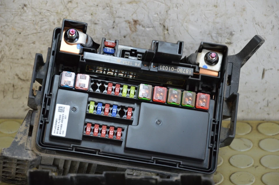 25654 Centralina portafusibili Hyundai i20 dal 2007 al 2014 cod 91941-1j200 - Immagine 2 di 4