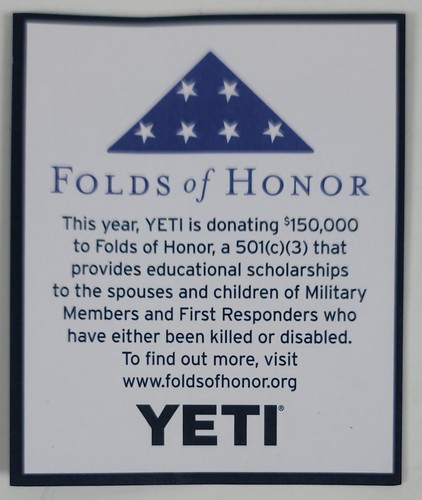 Yeti 20 oz Tumbler Mag Slider ~ Blanco ~ Día de los Veteranos ~ Folds of Honor ~ Edición 2023 - Imagen 11 de 12