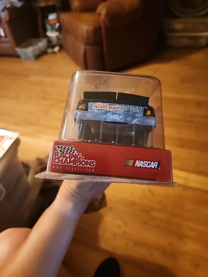 Terry Labonte #5 Kellogg’s Finding Nemo 2003 1/24 Diecast Collectors Series EUC - Image 3 of 4