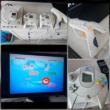Sega Dreamcast Console Bundle PAL 2 Controllers VMU Light Gun VGC Tested Working